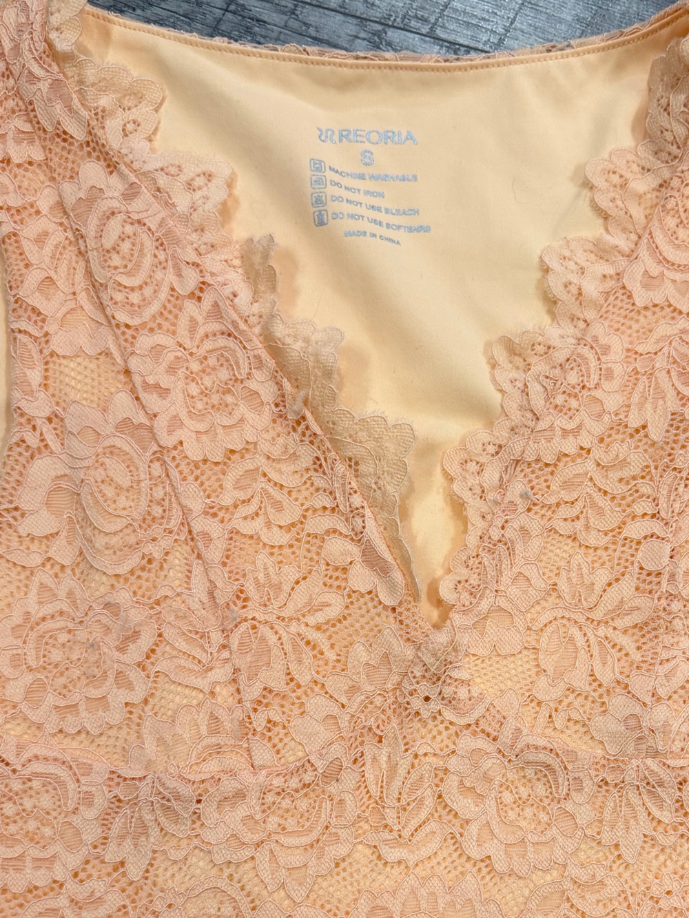 ReoRia Peach Lace Trim Sleeveless Chemise